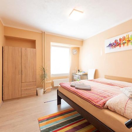 Cozy Room At Metro Station, Private Bathroom, 9Minutes Oldtown, 15Minutes Airport, Wifi Praga Exterior foto